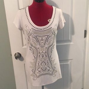 Cache embellished tee